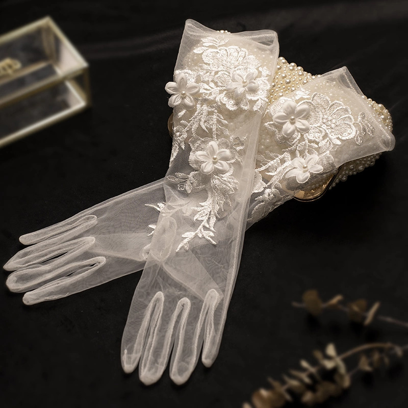 White Bridal Mesh Embroidered  - String Of Pearls Plant recension och pris